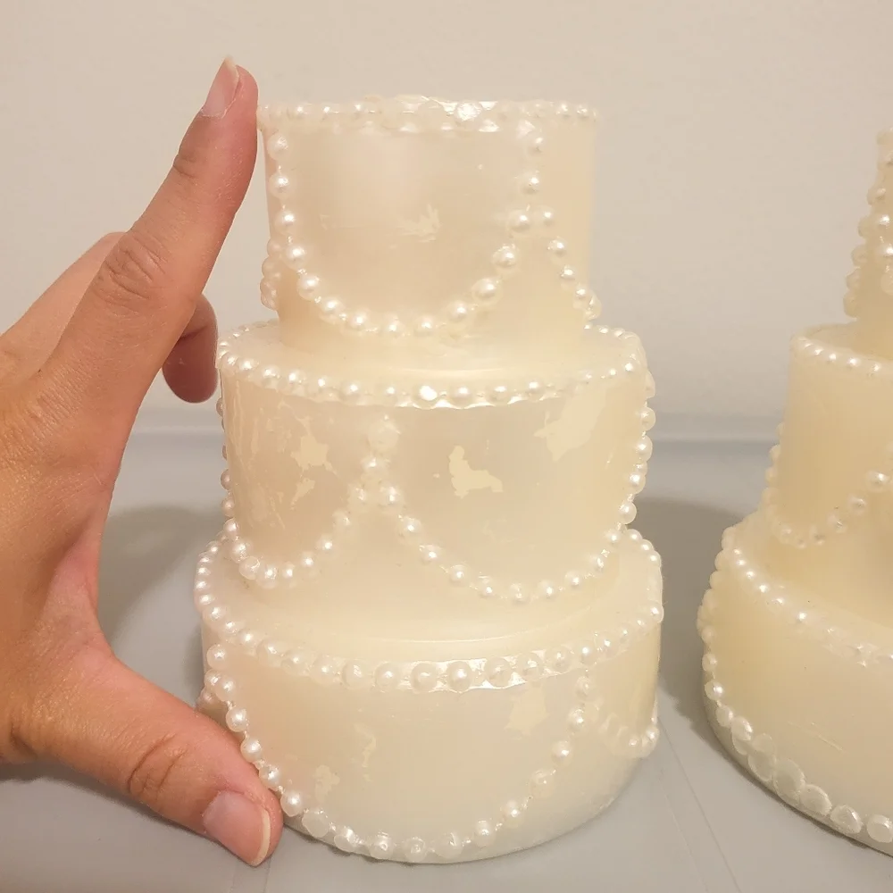 2 wedding candles